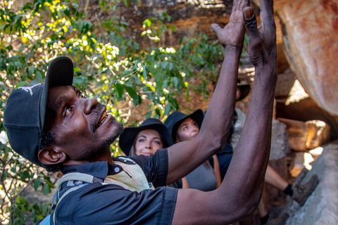 Arnhem Land Injalak Hill Full-Day Tour From Jabiru - Airlie Beach Holiday 0