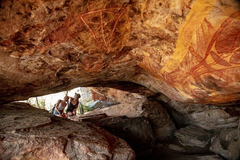 Arnhem Land Injalak Hill Full-Day Tour From Jabiru - Airlie Beach Holiday 1