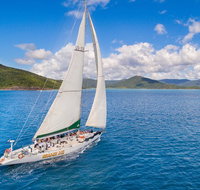 2-Night Whitsundays Sailing Cruise incl. Whitehaven Beach  Great Barrier Reef - Airlie Beach Holiday