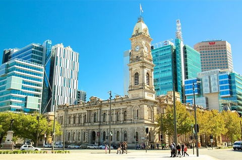 Arrival Private Transfers: Adelaide Airport ADL To Adelaide In Luxury Van - Airlie Beach Holiday 7