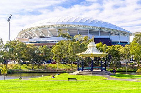 Arrival Private Transfers: Adelaide Airport ADL To Adelaide In Luxury Van - Airlie Beach Holiday 8
