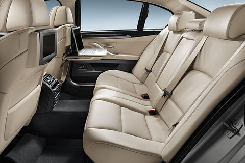 Arrival Private Transfer Melbourne Airport MEL To Melbourne City By Business Car - Airlie Beach Holiday 1