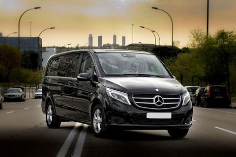 Arrival Private Transfer Melbourne Airport MEL To Melbourne City By Luxury Van - Airlie Beach Holiday 0