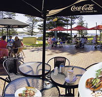 The Beach and Bush Gallery and Cafe - Airlie Beach Holiday