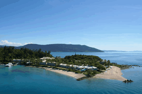 Island Parasail - Airlie Beach Holiday 3