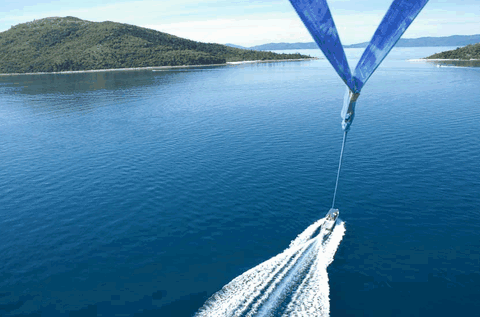 Island Parasail - Airlie Beach Holiday 4