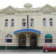 The London Hotel - Airlie Beach Holiday