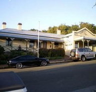 Earl of Spencer Historic Inn - Airlie Beach Holiday