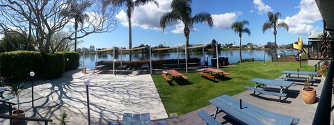 Smithtown Riverview Hotel - Airlie Beach Holiday 2