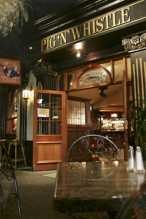 Pig N Whistle British Pub Indooroopilly - Airlie Beach Holiday 3