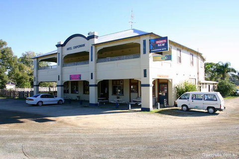 Coopernook Hotel - Airlie Beach Holiday 1