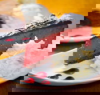 Andys Cherry Pie Cafe - Airlie Beach Holiday