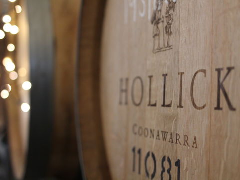 FOUR & TWENTY BLACKBIRDS - Airlie Beach Holiday 0