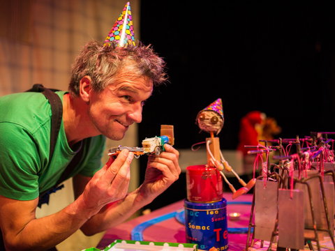 Loose Ends - Airlie Beach Holiday 0