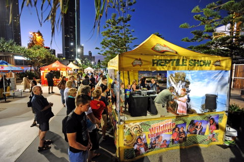 Surfers Paradise Beachfront Markets - Airlie Beach Holiday 0