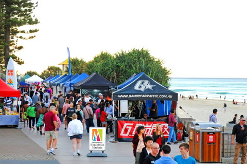 Surfers Paradise Beachfront Markets - Airlie Beach Holiday 1