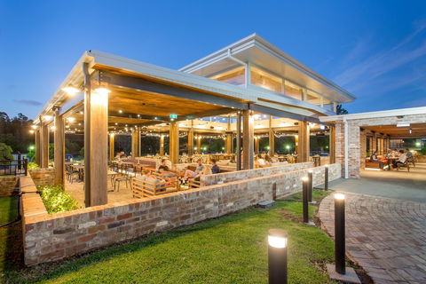 Harrigan's Irish Pub & Accommodation - Airlie Beach Holiday 0