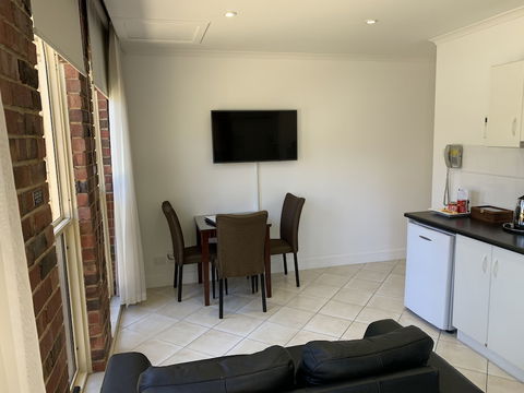 Ensenada Motor Inn And Suites - Airlie Beach Holiday 1