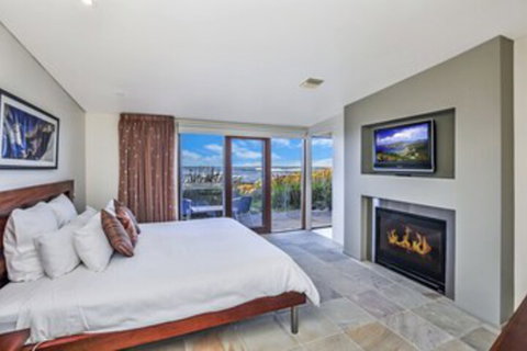 Hearns Beachside Villa 4 - Airlie Beach Holiday 0