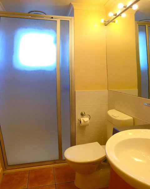 Horizons Beachfront Apartment - Airlie Beach Holiday 5