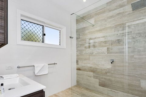 Fairlight Tweed Coast Holidays  - Airlie Beach Holiday 4