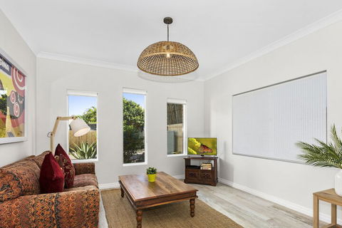 Fairlight Tweed Coast Holidays  - Airlie Beach Holiday 1