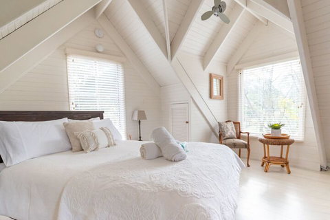 ARCADIA - The Barn Cottage & Rosehill Cottage - Airlie Beach Holiday 5