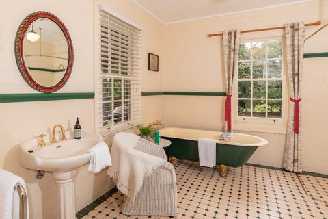 ARCADIA - The Barn Cottage & Rosehill Cottage - Airlie Beach Holiday 6