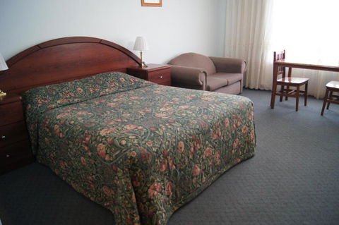 Bordertown Dukes Motorinn - Airlie Beach Holiday 3