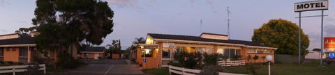 Bordertown Dukes Motorinn - Airlie Beach Holiday 6