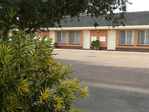Bordertown Dukes Motorinn - Airlie Beach Holiday 2