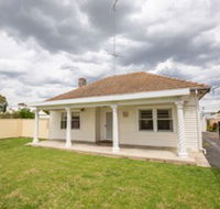 Smith Street Cottage Naracoorte - Airlie Beach Holiday