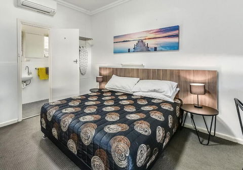 Rest Motels Naracoorte - Airlie Beach Holiday 0