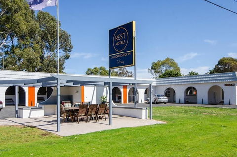 Rest Motels Naracoorte - Airlie Beach Holiday 6