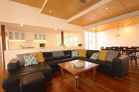 A PERFECT STAY - Cavvanbah Seaside Cottage - Airlie Beach Holiday 1