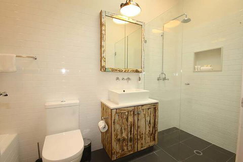 A PERFECT STAY - Cavvanbah Seaside Cottage - Airlie Beach Holiday 2