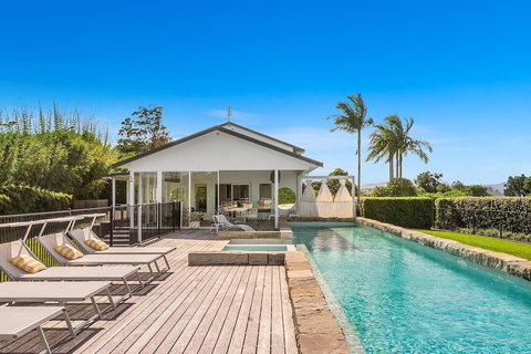 A PERFECT STAY - Villa St Helena - Airlie Beach Holiday 3