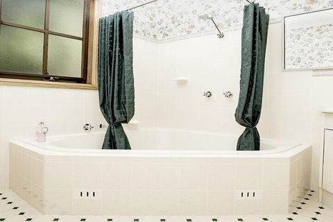 Kalimna Spa Room - Airlie Beach Holiday 2