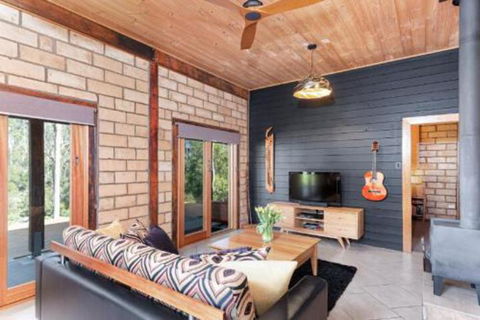 Falls River Luxury Accommodation - Airlie Beach Holiday 2