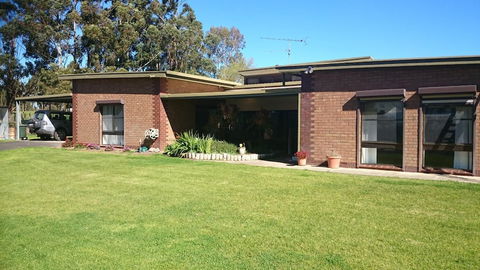 Hilltop Escape B&B - Airlie Beach Holiday 0