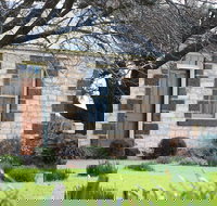 Cherry Plum Cottages - Airlie Beach Holiday