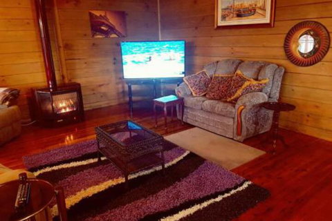 Abelia Lakeside No 2 Big Spa COTTAGE - Airlie Beach Holiday 0