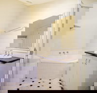 Johanssons Perch 2 - Airlie Beach Holiday