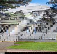 River Charm Cottage - Airlie Beach Holiday