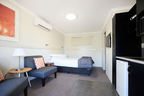 NRMA Bathurst Panorama Holiday Park - Airlie Beach Holiday 5