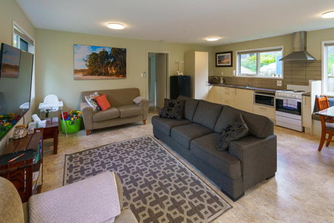 Adventure Bay Holiday Home - Airlie Beach Holiday 2