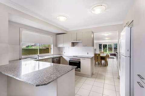 Alida Place 1 Lagoons Estate - Airlie Beach Holiday 2