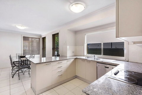 Alida Place 1 Lagoons Estate - Airlie Beach Holiday 3