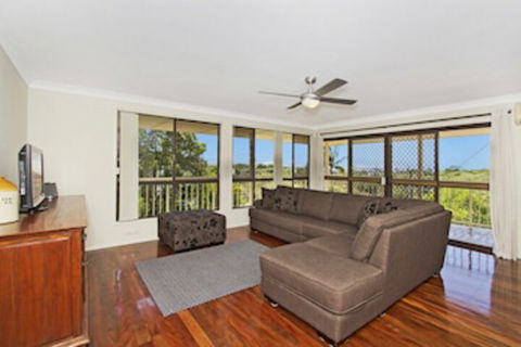 KINGSCLIFF HOLIDAY HOME On The HILL SYDS VIEW - Airlie Beach Holiday 0