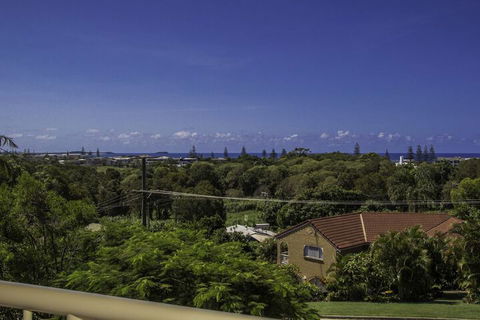 KINGSCLIFF HOLIDAY HOME On The HILL SYDS VIEW - Airlie Beach Holiday 1